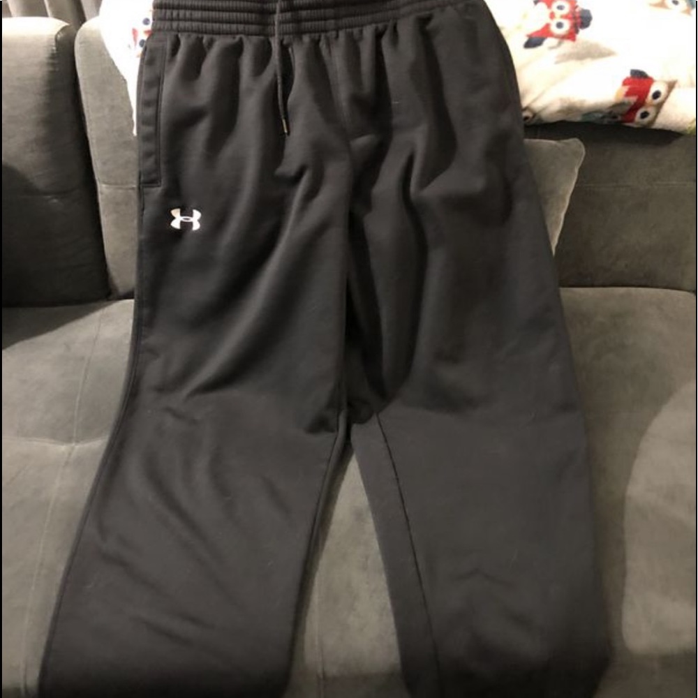 Men’s large under Armour pants